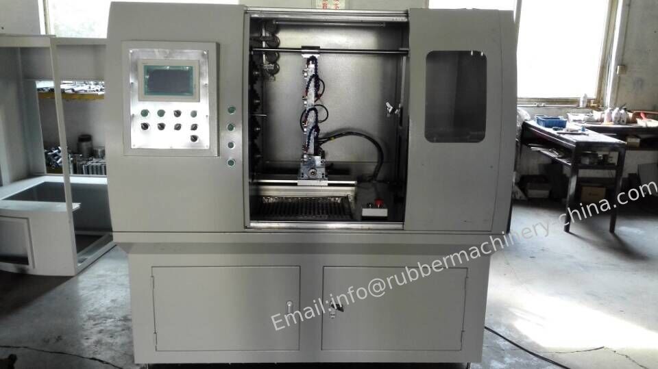 Slicing machine for cutting rubber gaskets