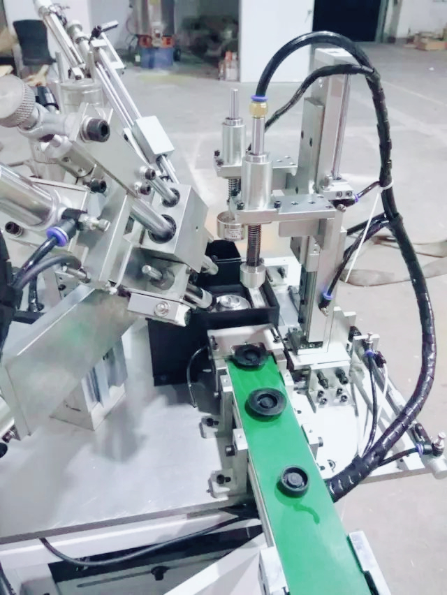 Auto Rotary Type Trimming Machine for oil seal and rubber parts;Vacuum