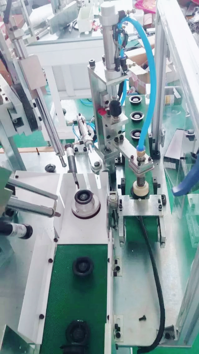 Auto Rotary Type Trimming Machine for oil seal and rubber parts;Vacuum